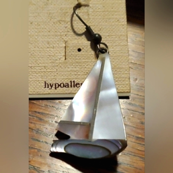 Sailboat Alpaca Mother of Pearl Earrings Vintage NWT - Picture 2 of 5